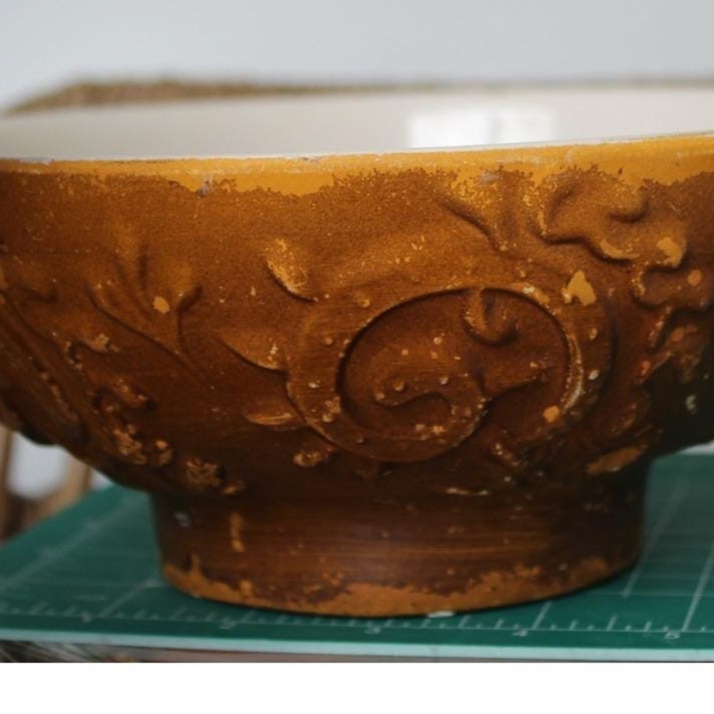 Haeger USA Embossed Scroll Footed Ceramic Serving Bowl 10 inch - Picture 7 of 16